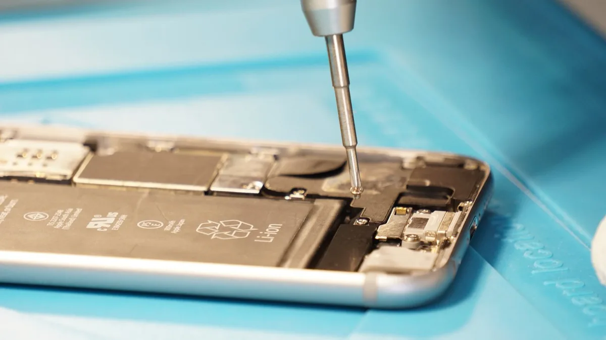 iPhone screen repair tools and device at Star Phone Fix in Hialeah