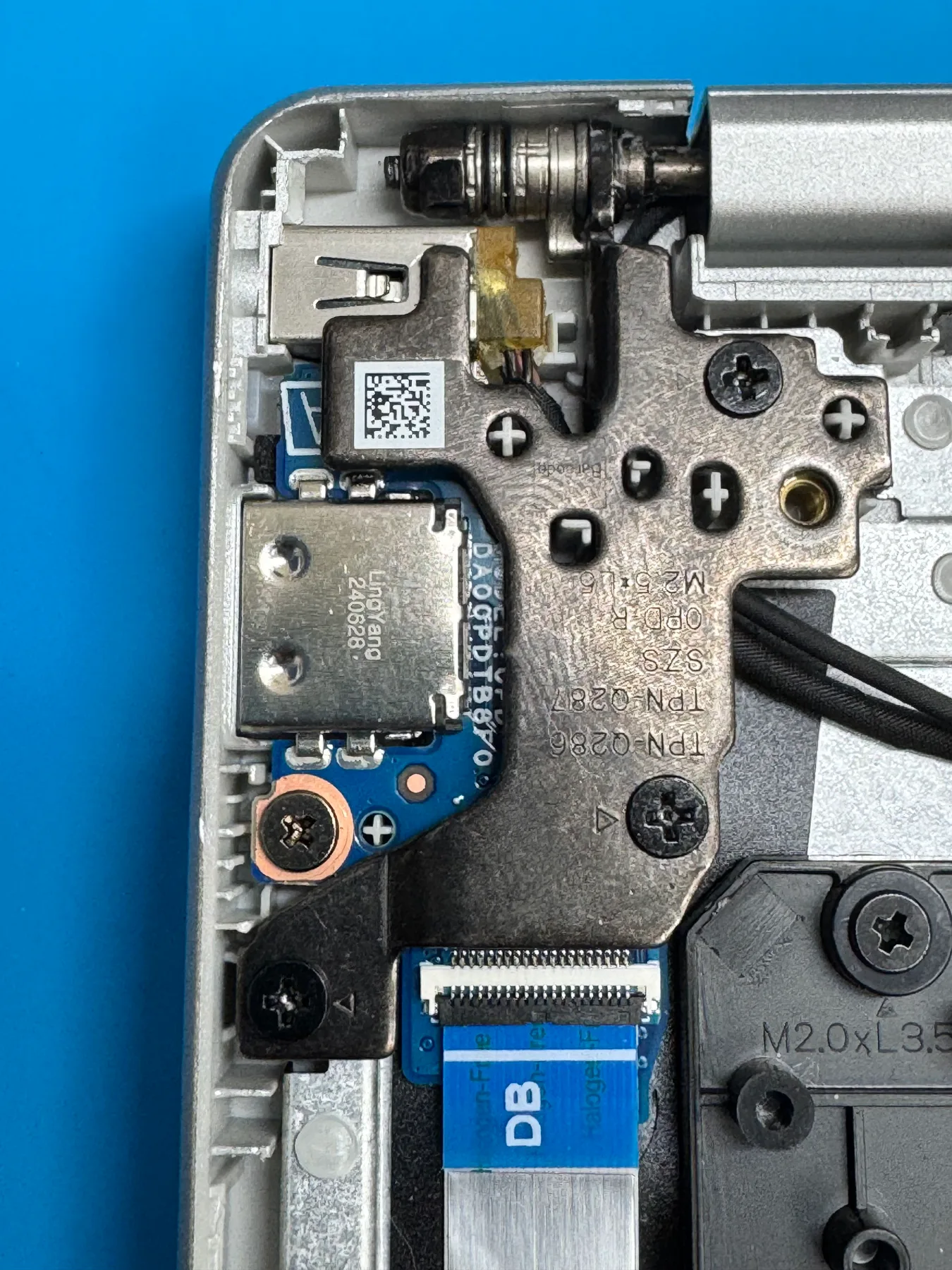 Laptop Hinge Repair service at Star Phone Fix in Hialeah